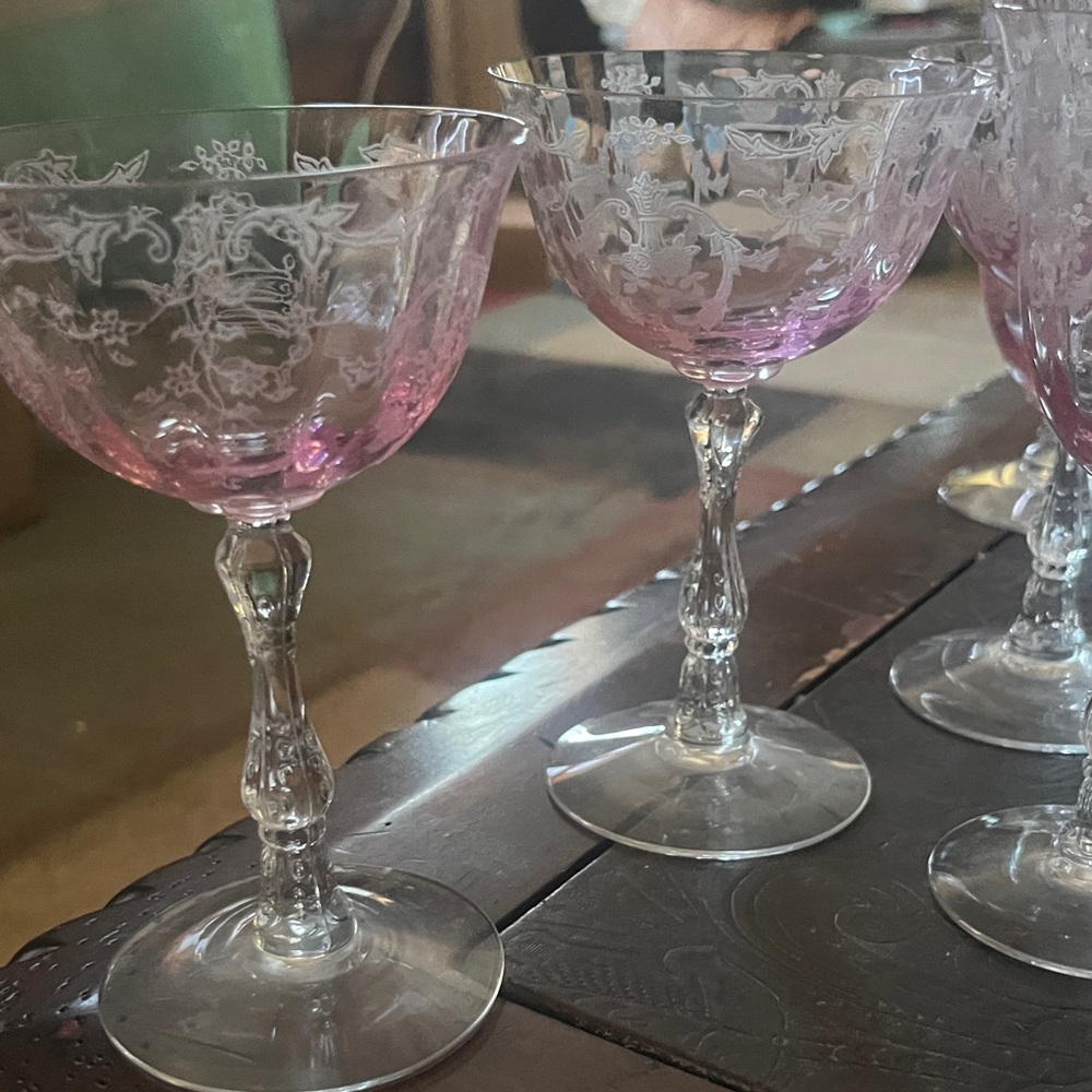 *VINTAGE* Elegant Pink Etched glasses SET OF 4